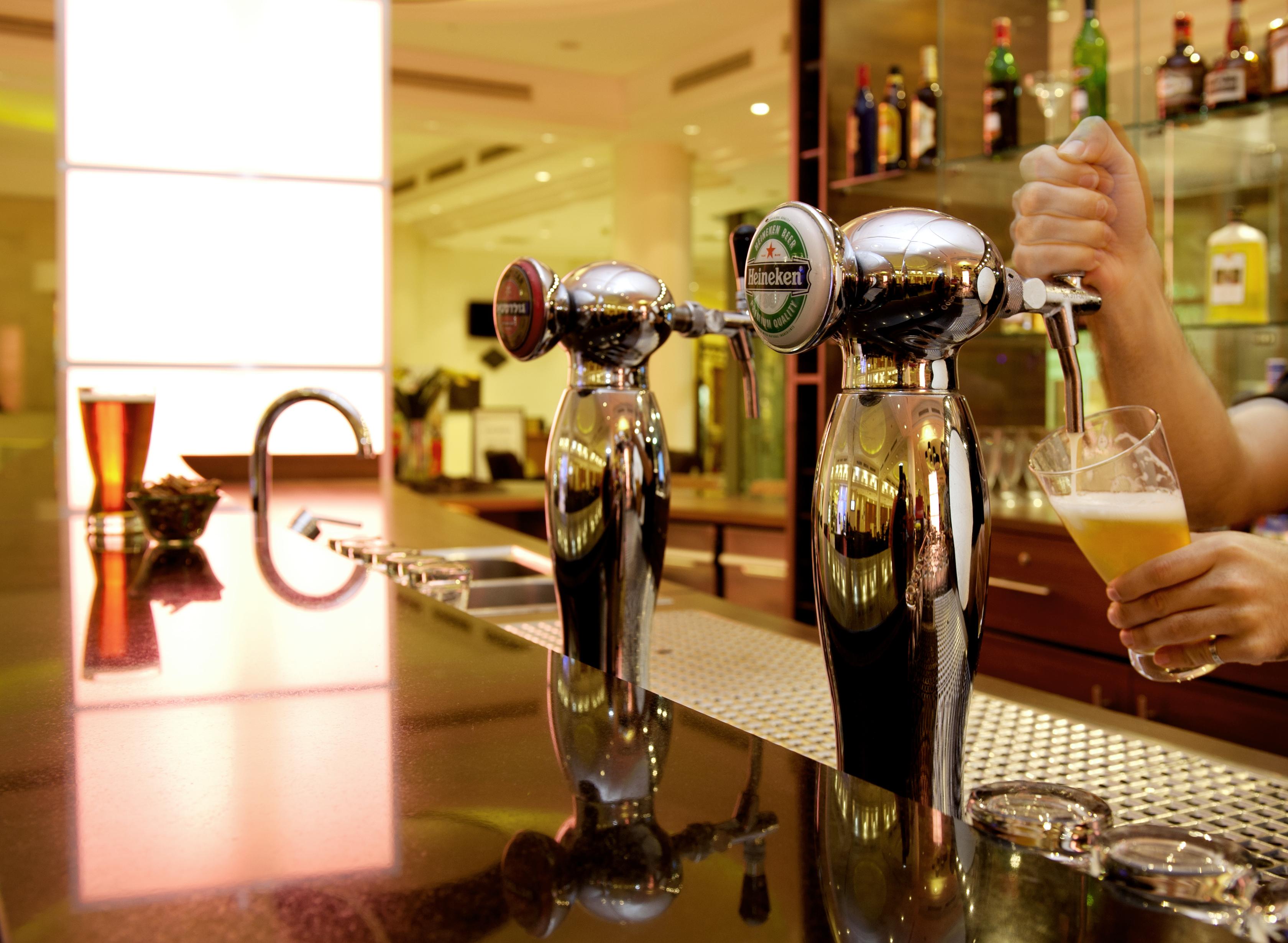 유 매직 팰리스 호텔 엘라트 외부 사진 Beer taps