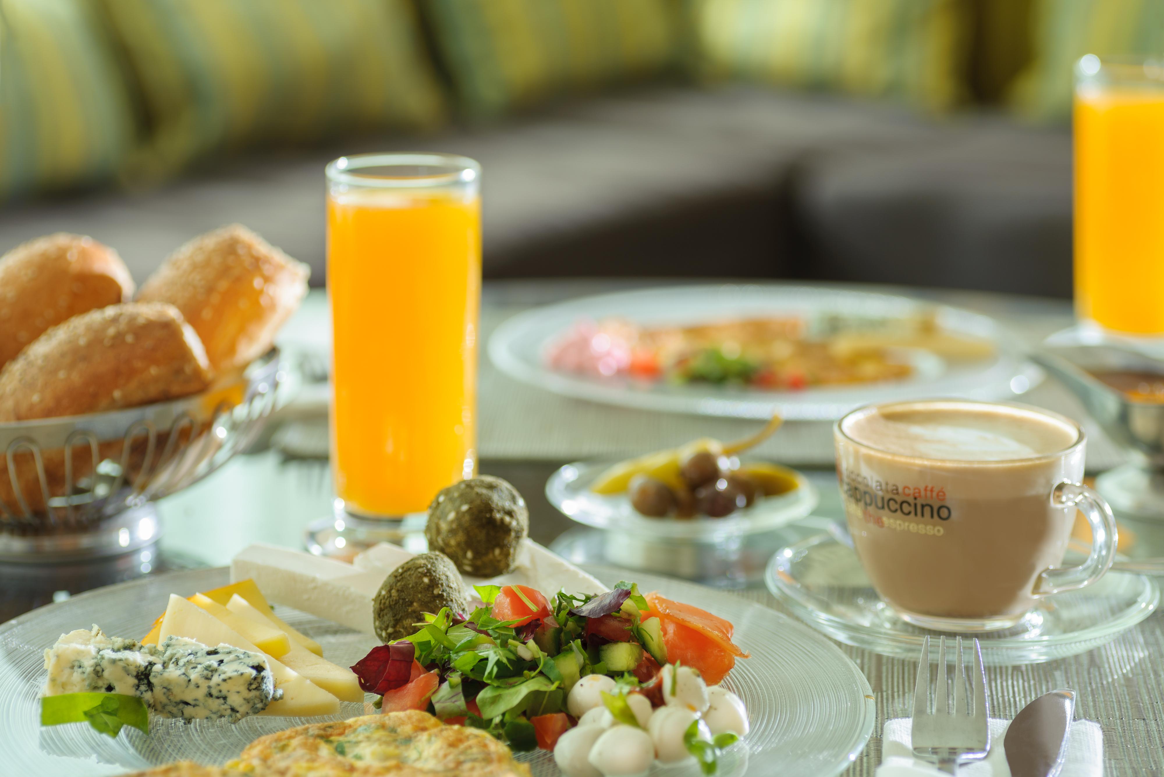 유 매직 팰리스 호텔 엘라트 외부 사진 A typical Italian breakfast